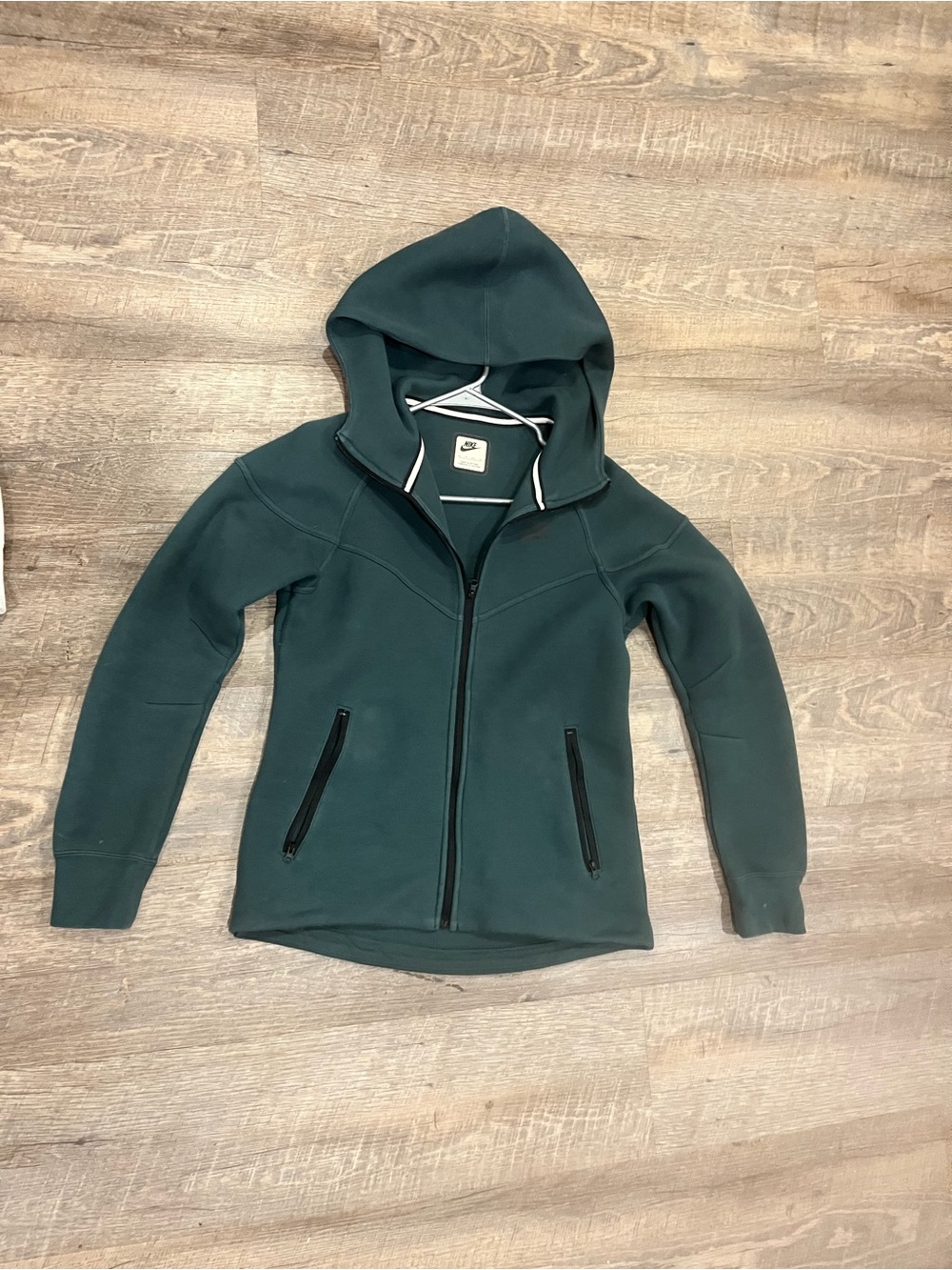 woman’s nike tech